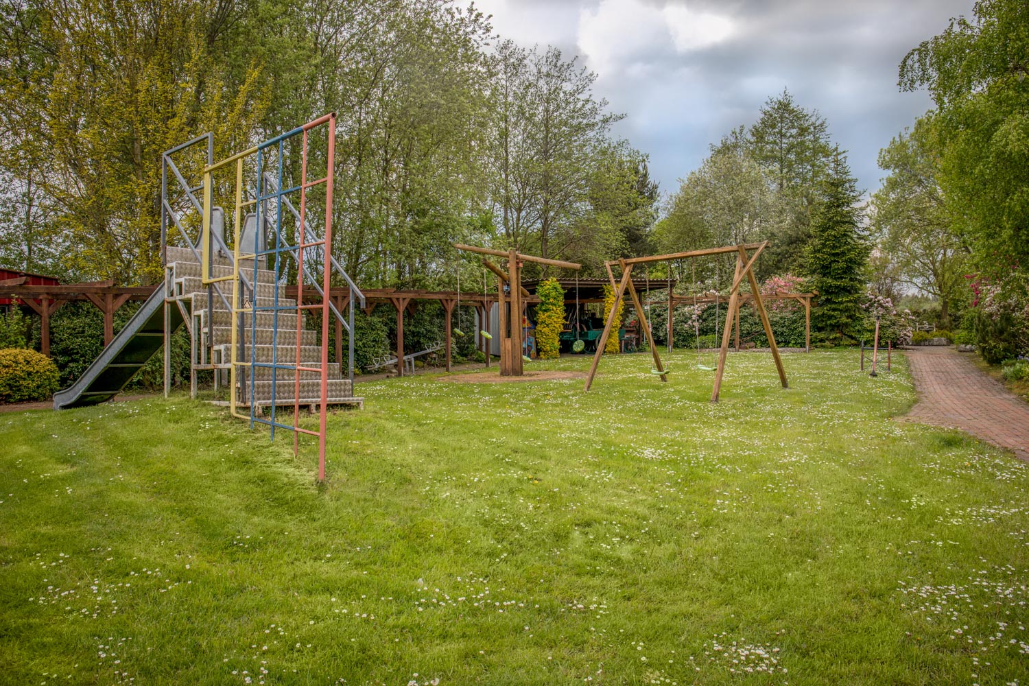 Großer Spielplatz im Garten vom Hof Moorblick