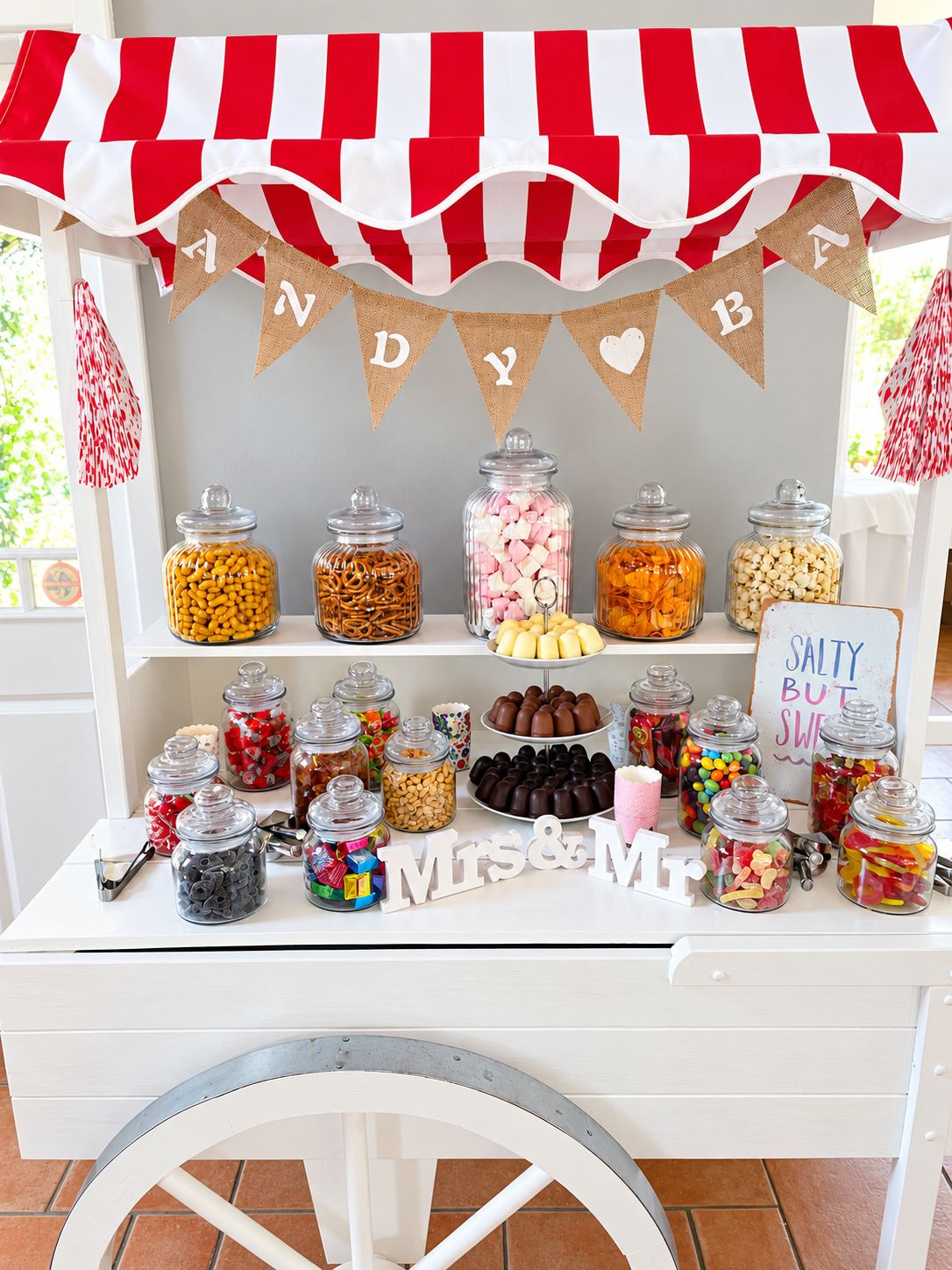 Candybar mit Süßigkeiten für Hochzeiten